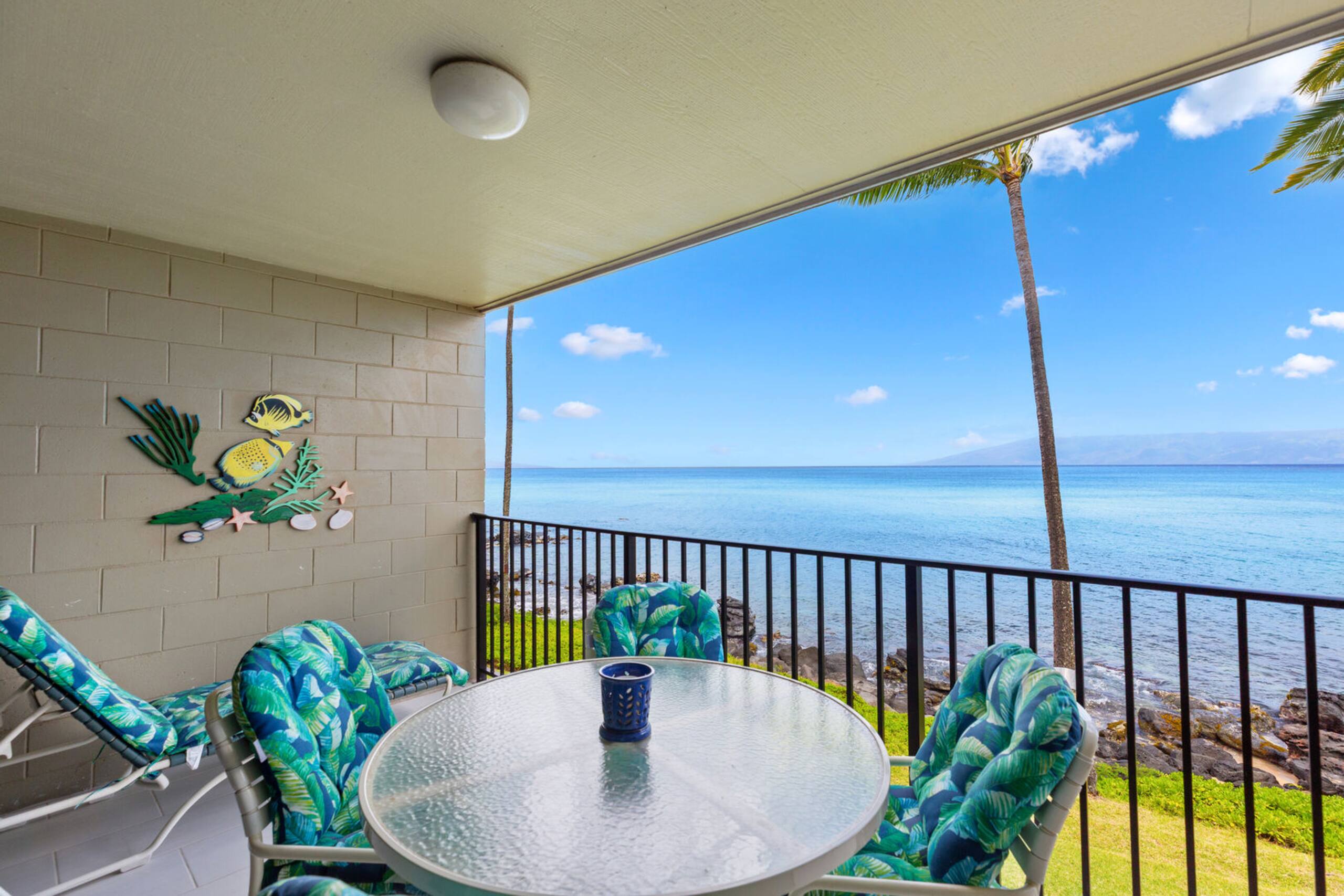 Condo in Lahaina · ★4.84 · 1 bedroom · 2 beds · 1 private bath - Image 3