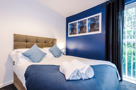 Popular Airbnb listing: 2 Bed Apartment Balcony Etihad, CO-OP Live in Clayton & Openshaw