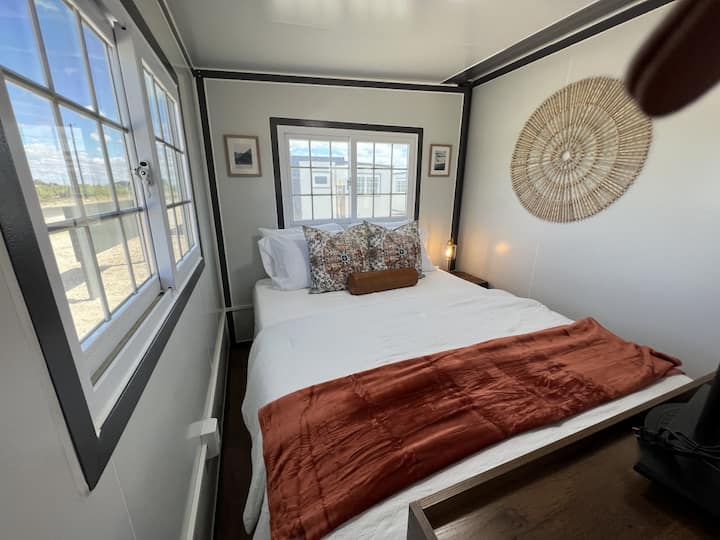 Удобен брачен кревет (широк 150-179 см