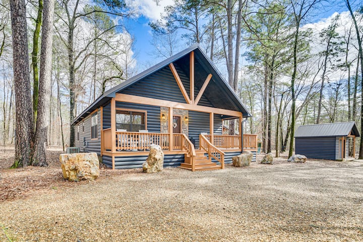Broken Bow Cabin W/ Hot Tub ~ 5 Mi To State Park! - Hochatown, OK