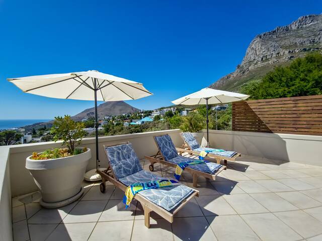 Spacious Villa w/ AC + Pool gallery image 5