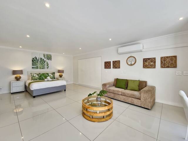 Spacious Villa w/ AC + Pool gallery image 2