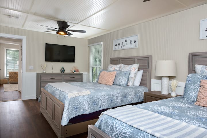 2 Queen guest bedroom