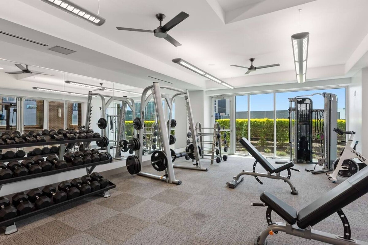 Downtown | Luxury 2BD Apt. | Pool | Gym | Great Vi