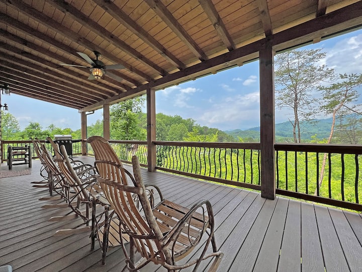 Southern Spirit Beautiful Luxury Cabin - Bryson City, NC