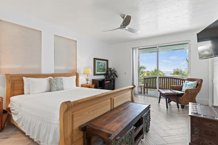 Dormitorio 2 en el segundo nivel con una cama tamaño king.