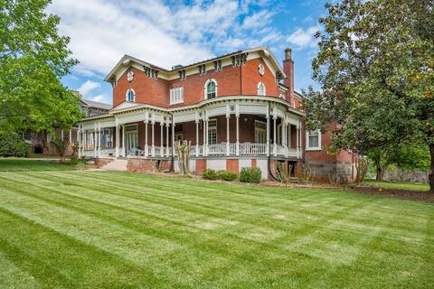 Hotel Cabell | 1875 Italianate Estate | up to 18!