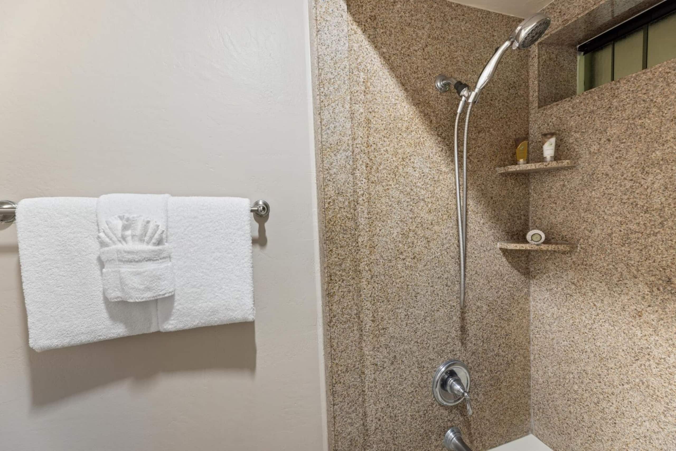 Condo in Lahaina · ★4.57 · 2 bedrooms · 2 beds · 2 baths - Image 23