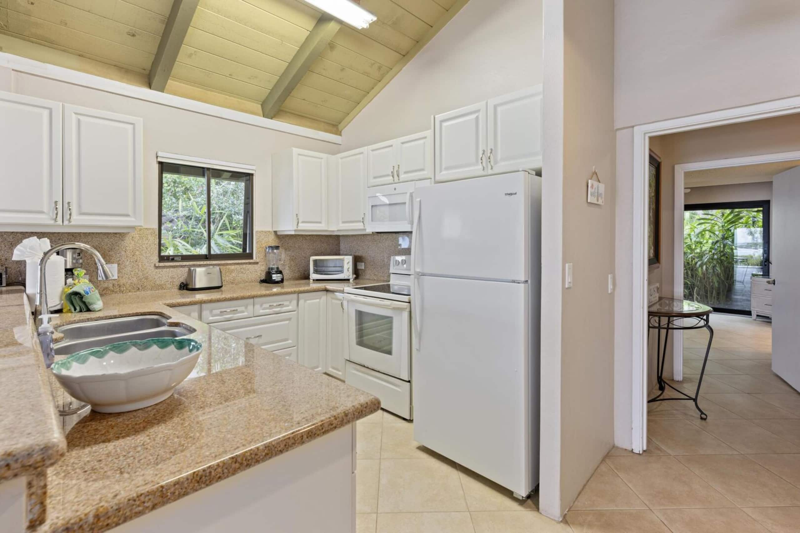 Condo in Lahaina · ★4.57 · 2 bedrooms · 2 beds · 2 baths - Image 11