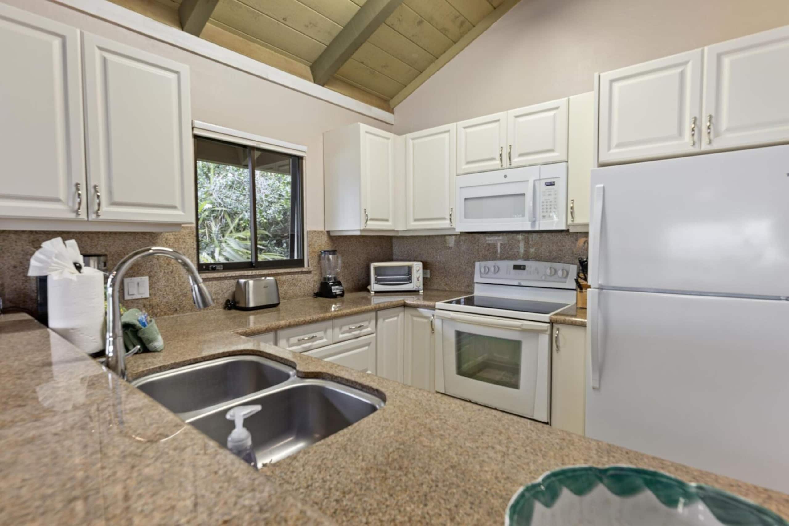 Condo in Lahaina · ★4.57 · 2 bedrooms · 2 beds · 2 baths - Image 10