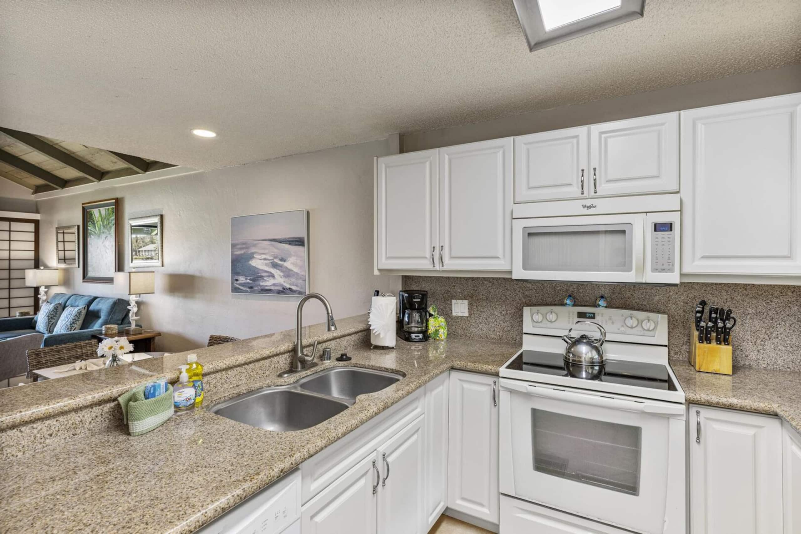 Home in Lahaina · ★5.0 · 1 bedroom · 2 beds · 2 baths - Image 5