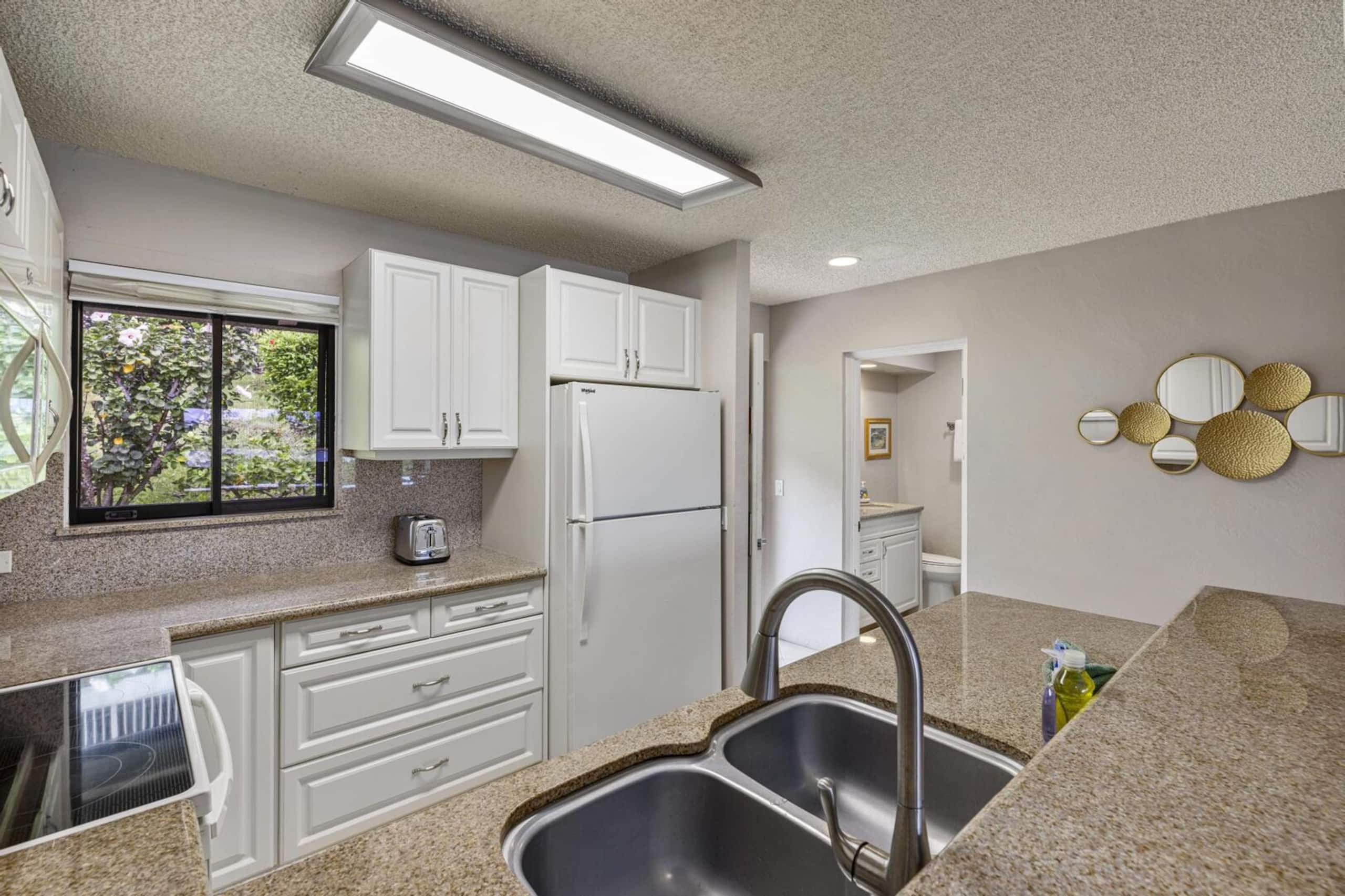 Home in Lahaina · ★5.0 · 1 bedroom · 2 beds · 2 baths - Image 7