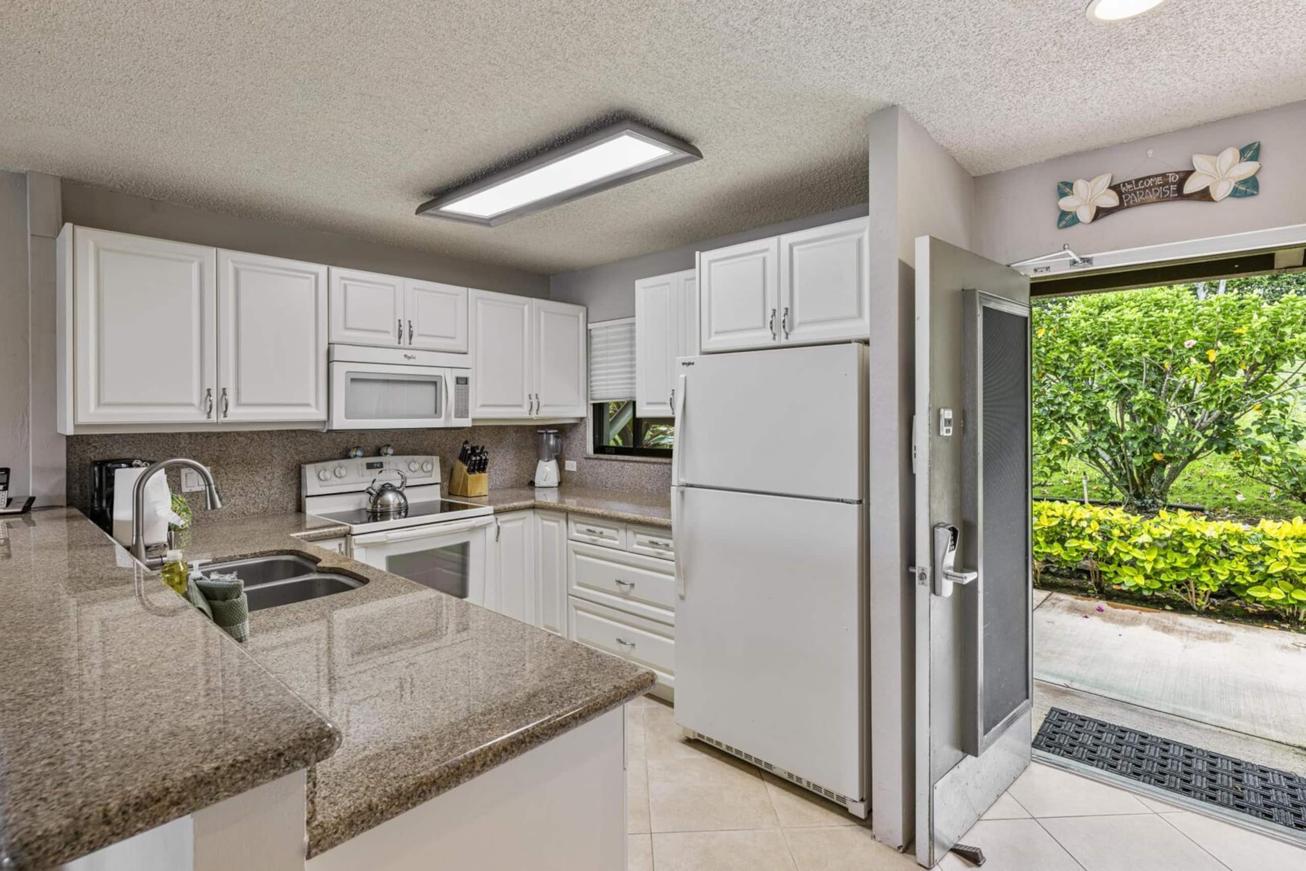 Home in Lahaina · ★5.0 · 1 bedroom · 2 beds · 2 baths - Image 3