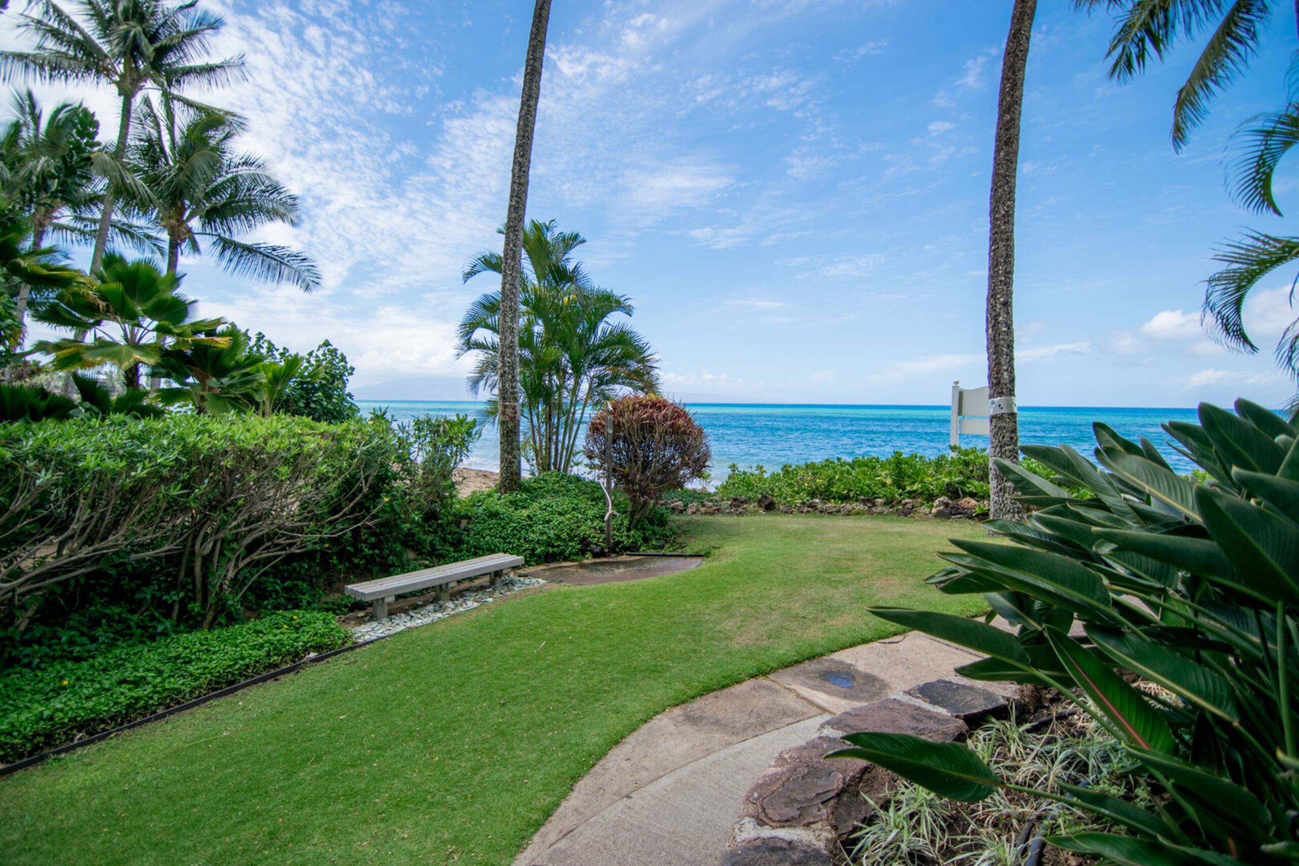 Condo in Lahaina · ★4.78 · 1 bedroom · 2 beds · 1 private bath - Image 27