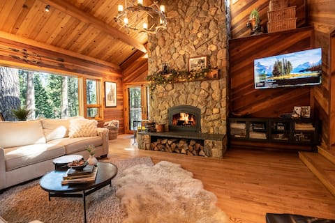 Tranquility Luxury Lodge w/ AC & Pool Access!