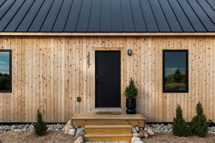 Hidden Acres- Austur Cabin- Close to town- Hot Tub