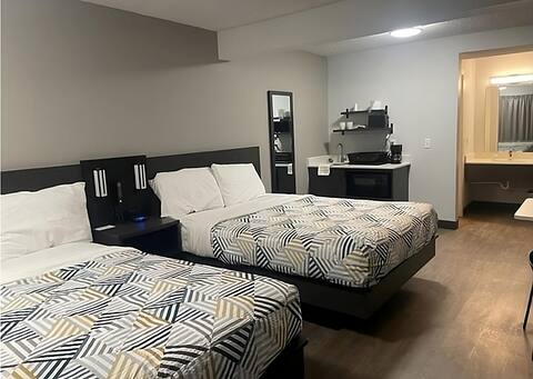 4 Pet-friendly Units! Free Parking, Kitchenette