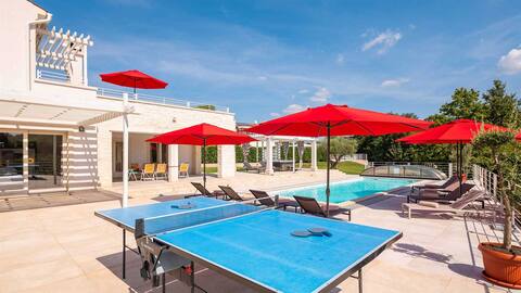 Luxurious and spacious complex for large groups
