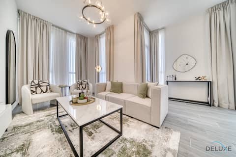 Successful Airbnb property: Refined 2BR w/ Asst’s Room at Mesk 1 Midtown DPC in Me'aisem First