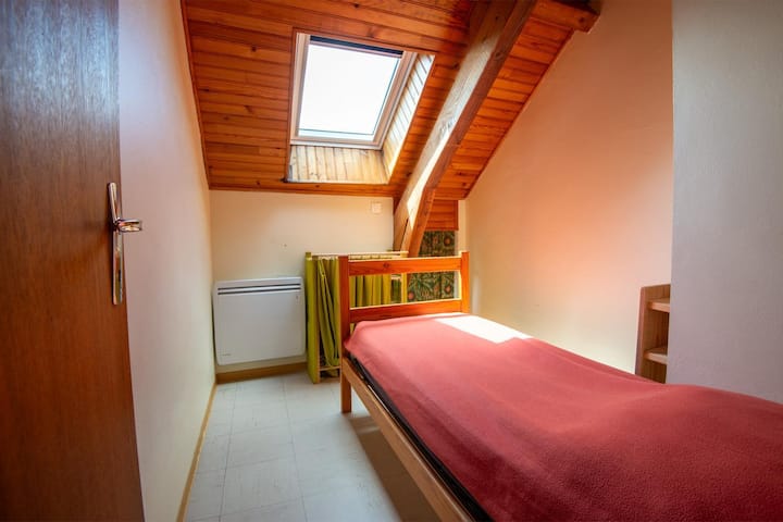 ห้องนอนพร้อมเตียงเดี่ยว