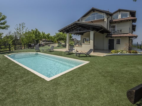 Casa del Rosmarino with pool