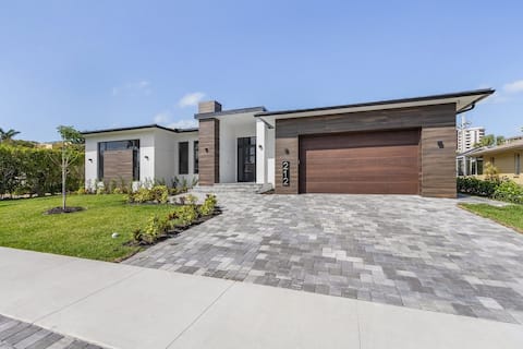 JAmbers Marco Island Home w/Heated Pool