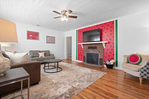 Home+Apartment + Parking + Fast EV Charger + Pets