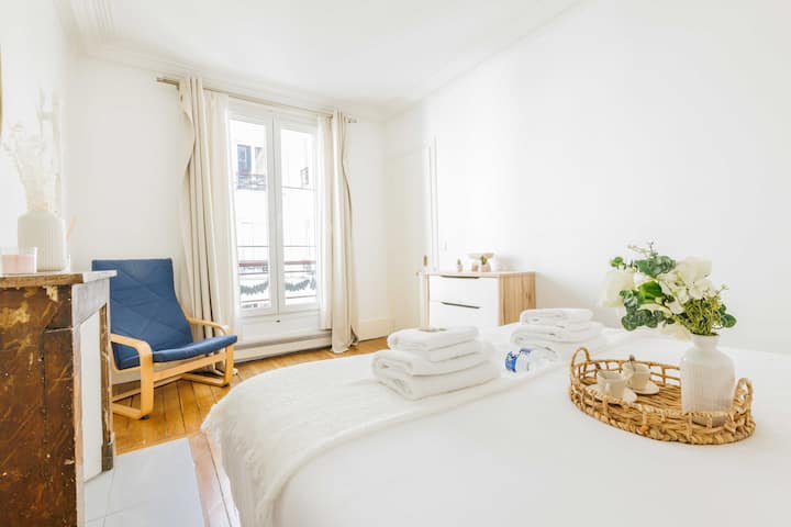 კომფორტული და კარგად მოწყობილი ოთახი