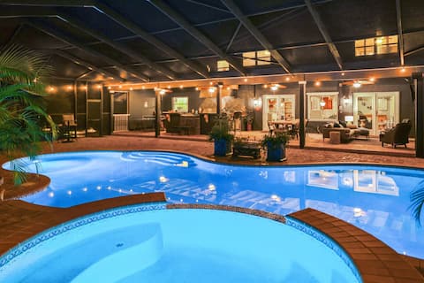 16 beds, 5BA, 2 Acres, Salt POOL, Spa