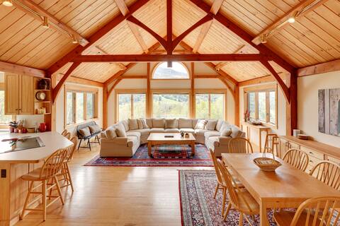 Luxury Vermont Vacation Rental: Private Hot Tub!