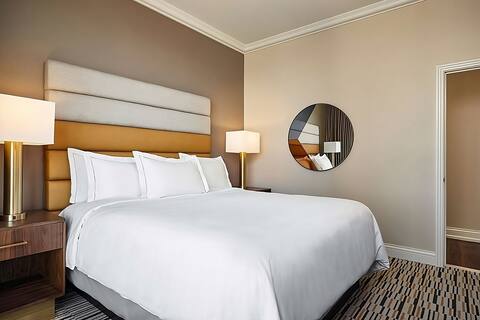 Serenity in Vegas! 2 Relaxing Units, Full Kitchen!