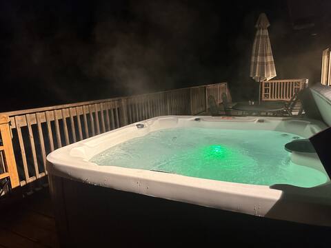 The Honeysuckle Chalet with a Hot Tub