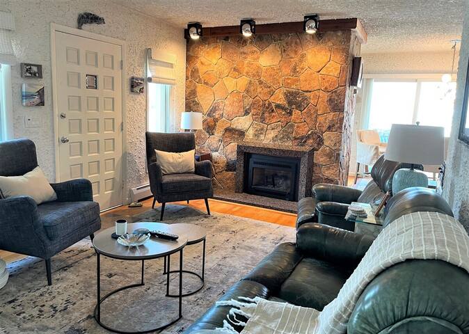 Steps from Scarborough Beach, Summer is calling! gallery image 4