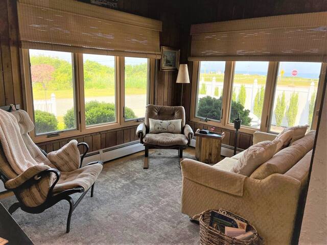 Steps from Scarborough Beach, Summer is calling! gallery image 5