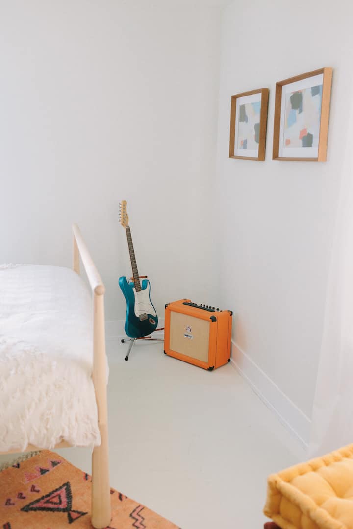 Bedroom with Queen Bed (Main Level)