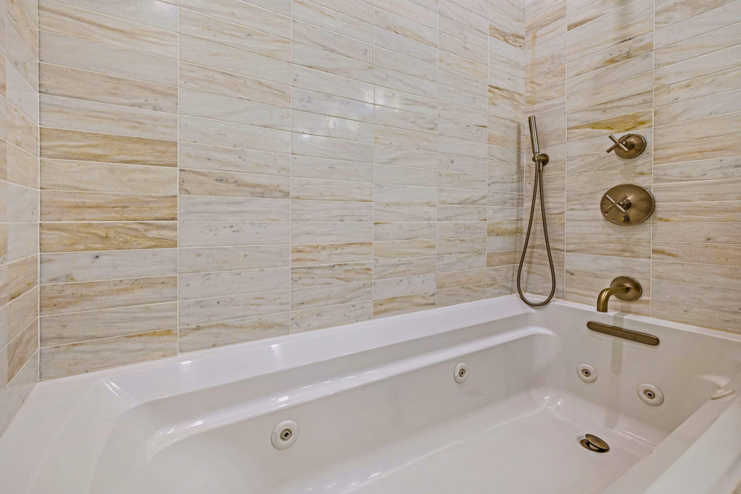 Home in Lahaina · ★5.0 · 4 bedrooms · 5 beds · 4.5 baths - Image 36