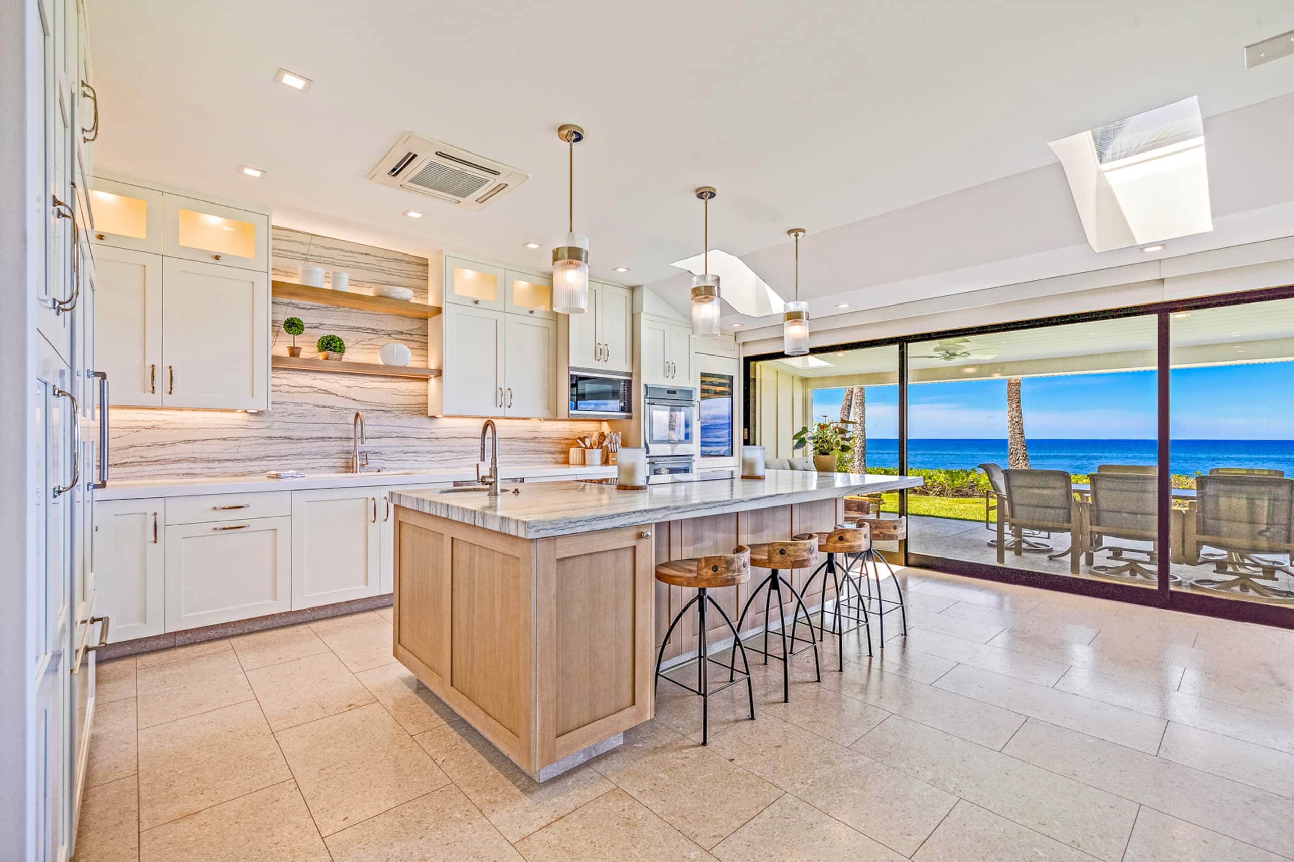 Home in Lahaina · ★5.0 · 4 bedrooms · 5 beds · 4.5 baths - Image 7