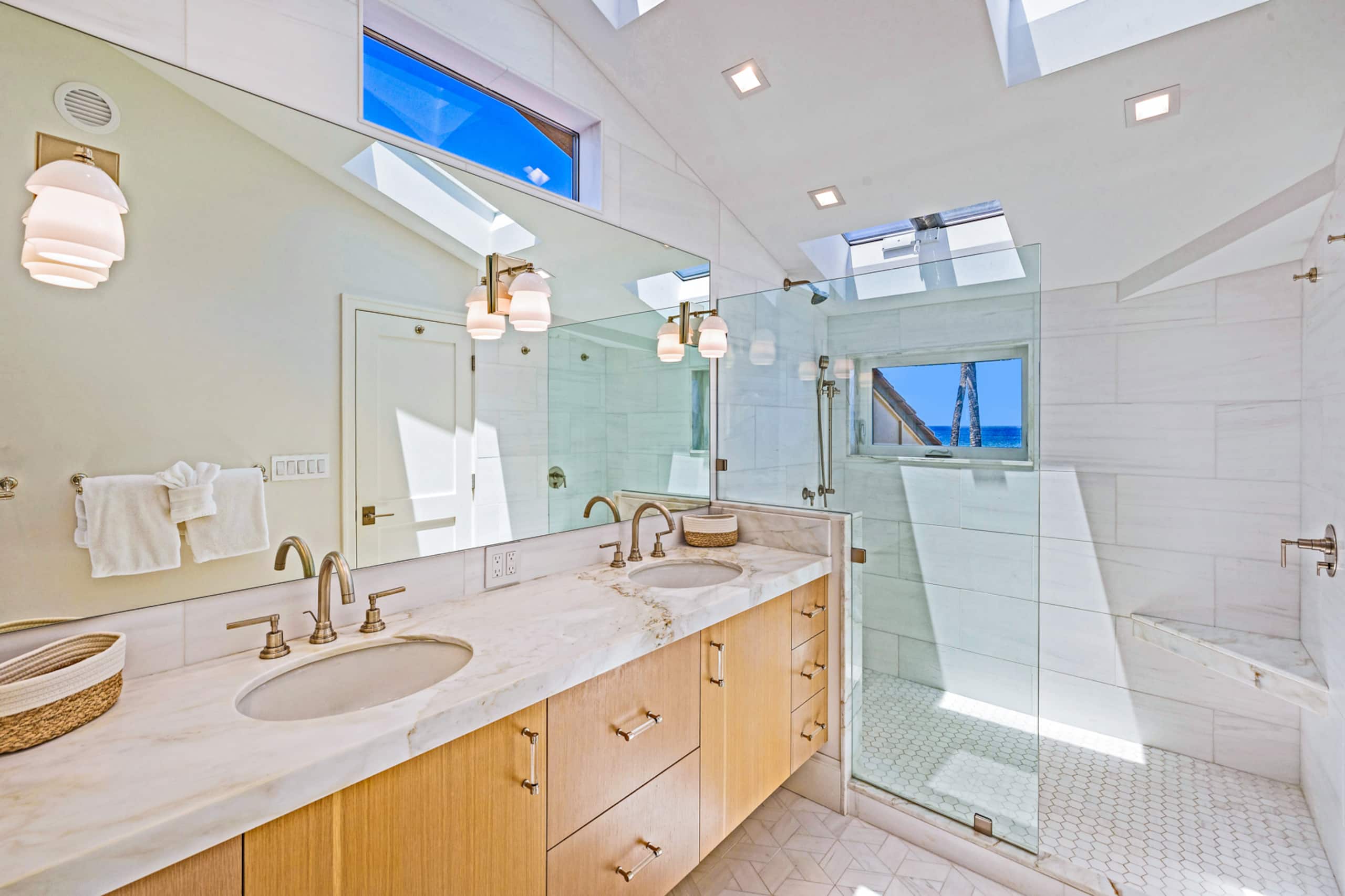 Home in Lahaina · ★5.0 · 4 bedrooms · 5 beds · 4.5 baths - Image 25
