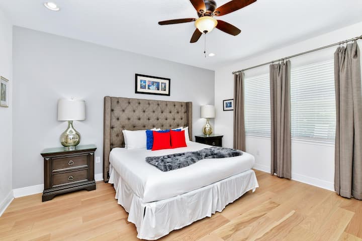 Bright King Suite – Ubunifu wa kifahari kwa usiku wa amani baada ya jasura za Orlando.