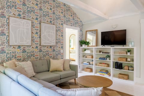 1830's Large 4BR in Heart of Acadia! [Somes Villa]