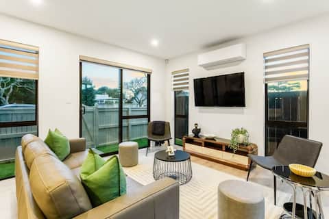 Pristine Modern Central Home | Netflix & Heatpump