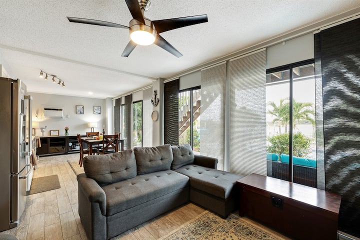 脚下柔软奢华的地毯为您增添了一丝优雅气息，同时为您提供舒适的表面，供您散步或休息。