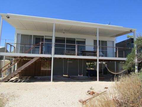 Shane's Shack - Absolute beachfront! Panoramic sea