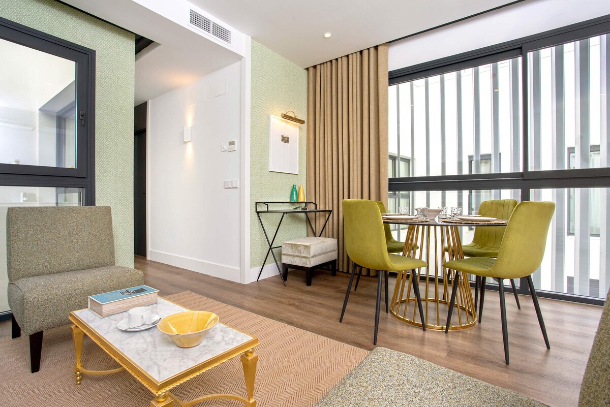 Anuncio de Airbnb popular: Luxury 2bd near Golden Tower. Betis XXII en Triana Casco Antiguo