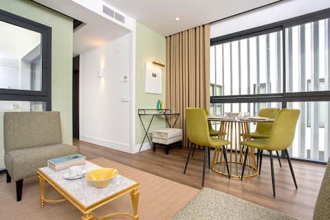 Anuncio de Airbnb popular: Luxury 2bd near Golden Tower. Betis XXII en Triana Casco Antiguo
