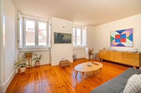 Imóvel de sucesso: Peaceful Haven in Rato with Garden-View Veranda em Campo De Ourique