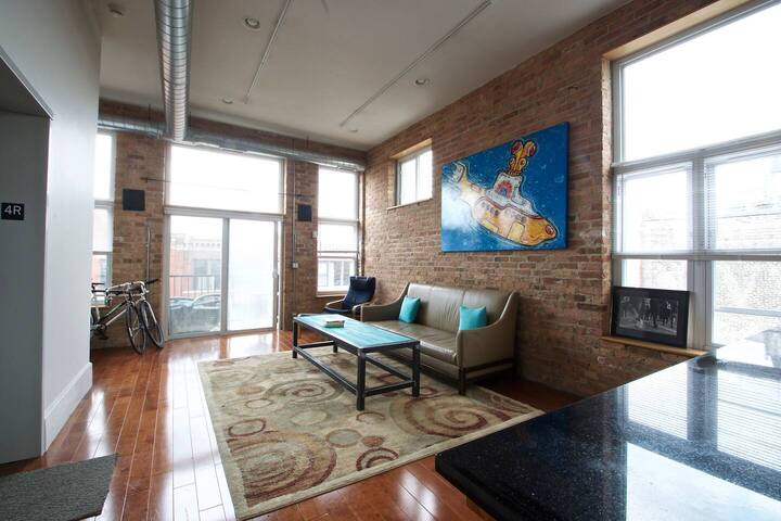 Stylish Wicker Park Penthouse with Views