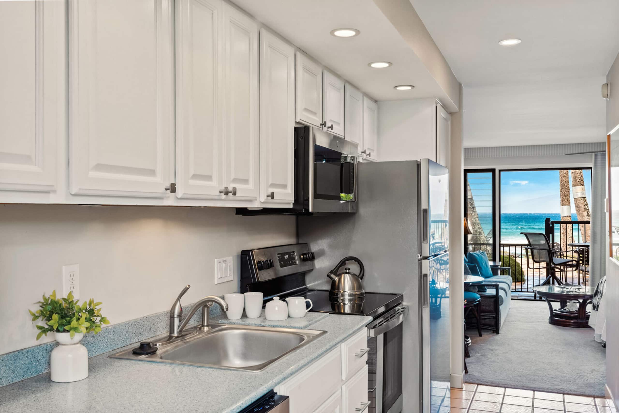 Condo in Lahaina · ★4.82 · 1 bedroom · 2 beds · 1 private bath - Image 14