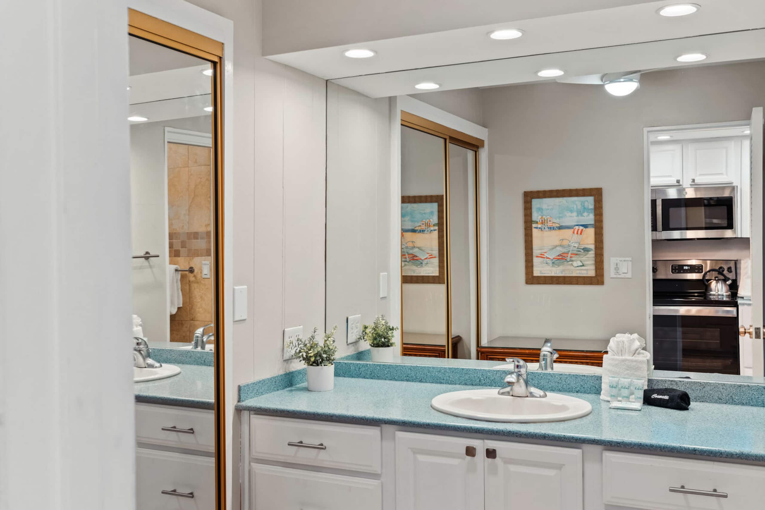 Condo in Lahaina · ★4.82 · 1 bedroom · 2 beds · 1 private bath - Image 16