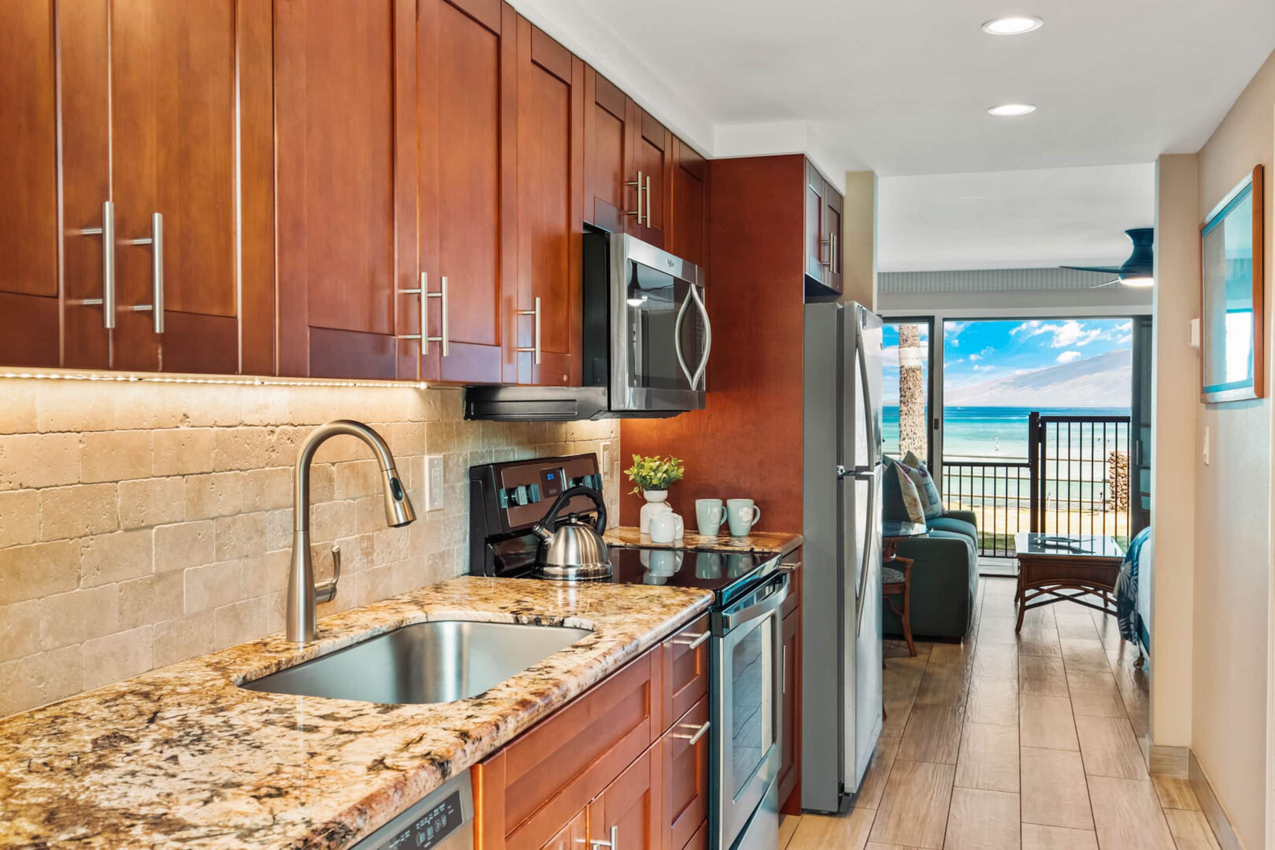 Condo in Lahaina · ★4.89 · 1 bedroom · 2 beds · 1 private bath - Image 12
